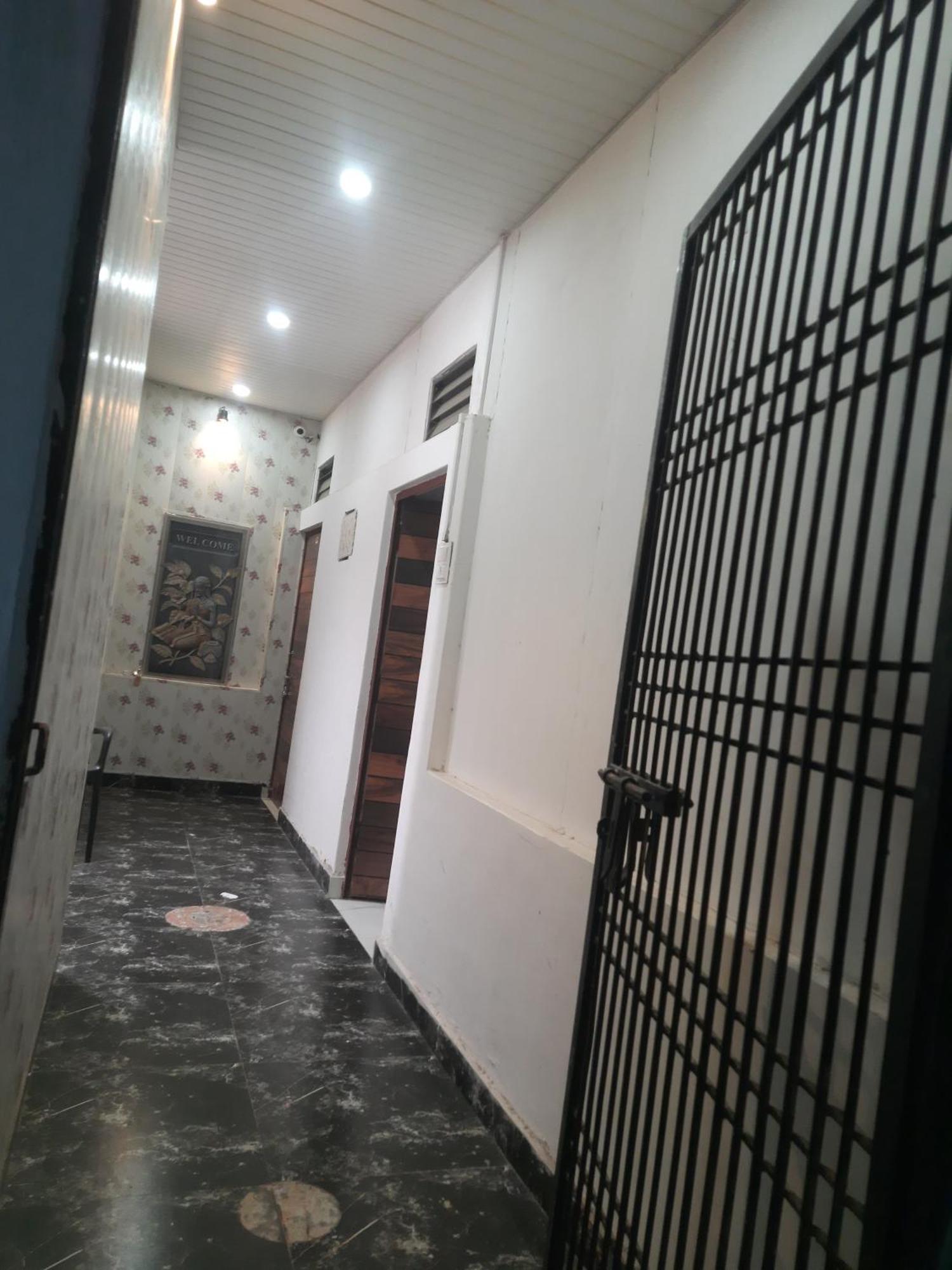 Baba Paying Guest House Varanasi Bagian luar foto